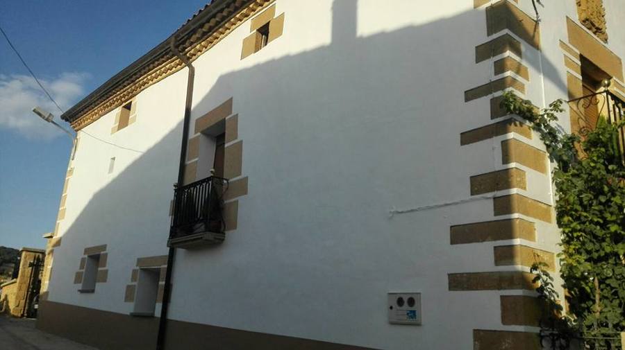 Rehabilitación de la fachada efecto piedra.