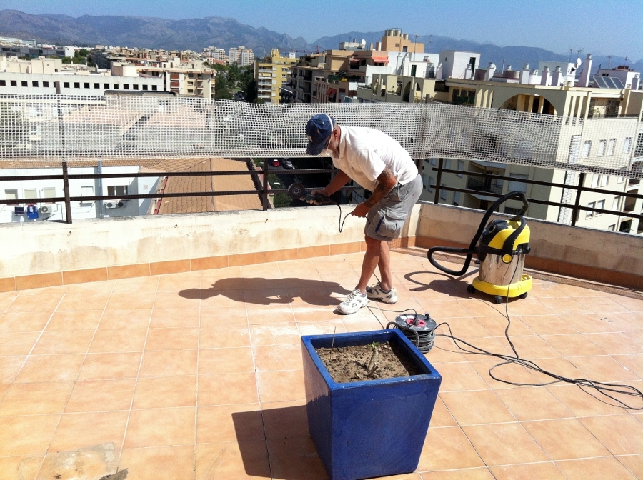 REHABILITACION DE TERRAZA CON MATERIAL IMPERMEABLE TRANSPARENTE Y TRANSITABLE