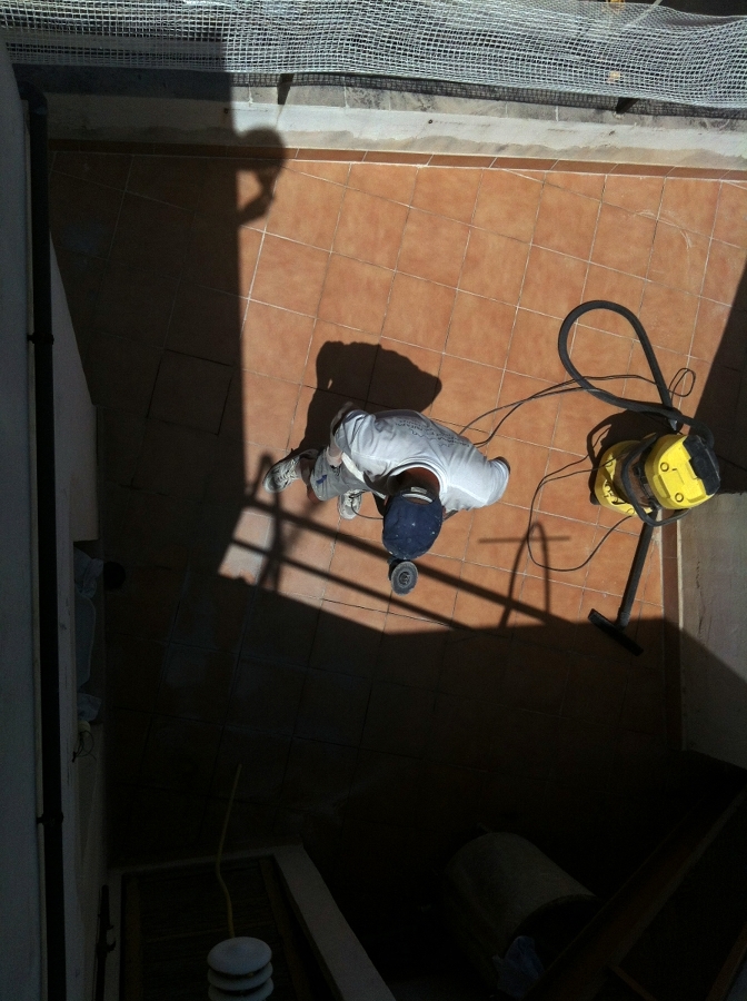 REHABILITACION DE TERRAZA CON MATERIAL IMPERMEABLE TRANSPARENTE Y TRANSITABLE