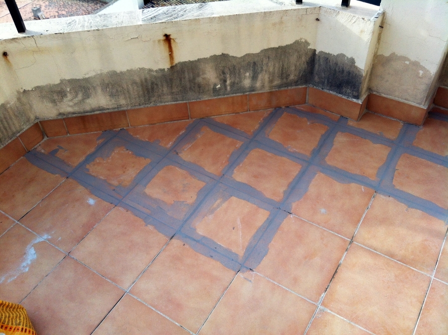 REHABILITACION DE TERRAZA CON MATERIAL IMPERMEABLE TRANSPARENTE Y TRANSITABLE