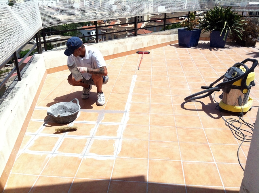 REHABILITACION DE TERRAZA CON MATERIAL IMPERMEABLE TRANSPARENTE Y TRANSITABLE