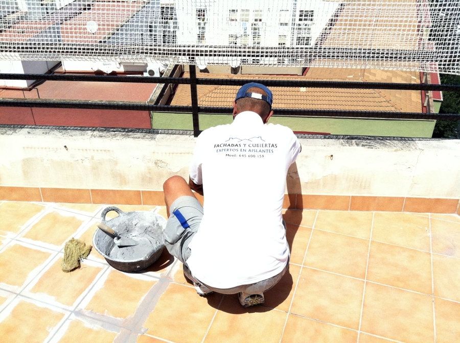 REHABILITACION DE TERRAZA CON MATERIAL IMPERMEABLE TRANSPARENTE Y TRANSITABLE