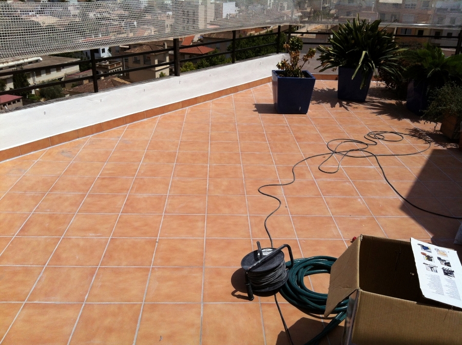 REHABILITACION DE TERRAZA CON MATERIAL IMPERMEABLE TRANSPARENTE Y TRANSITABLE