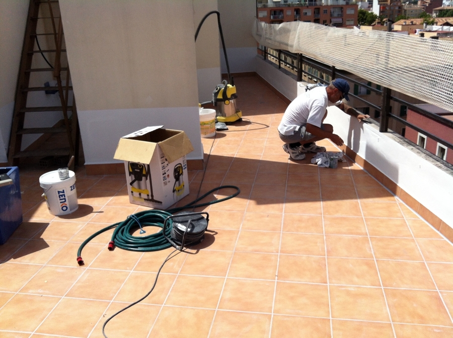 REHABILITACION DE TERRAZA CON MATERIAL IMPERMEABLE TRANSPARENTE Y TRANSITABLE