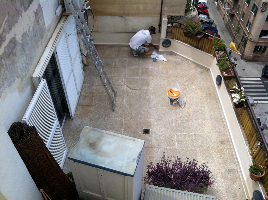REHABILITACION DE TERRAZA CON MATERIAL IMPERMEABLE TRANSPARENTE Y TRANSITABLE