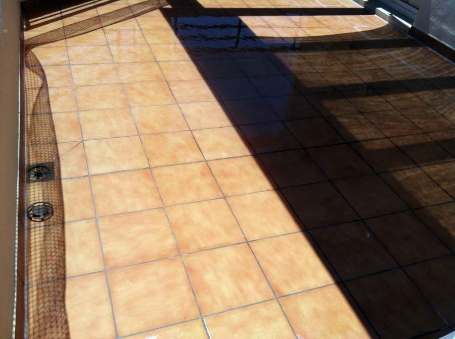 REHABILITACION DE TERRAZA CON MATERIAL IMPERMEABLE TRANSPARENTE Y TRANSITABLE