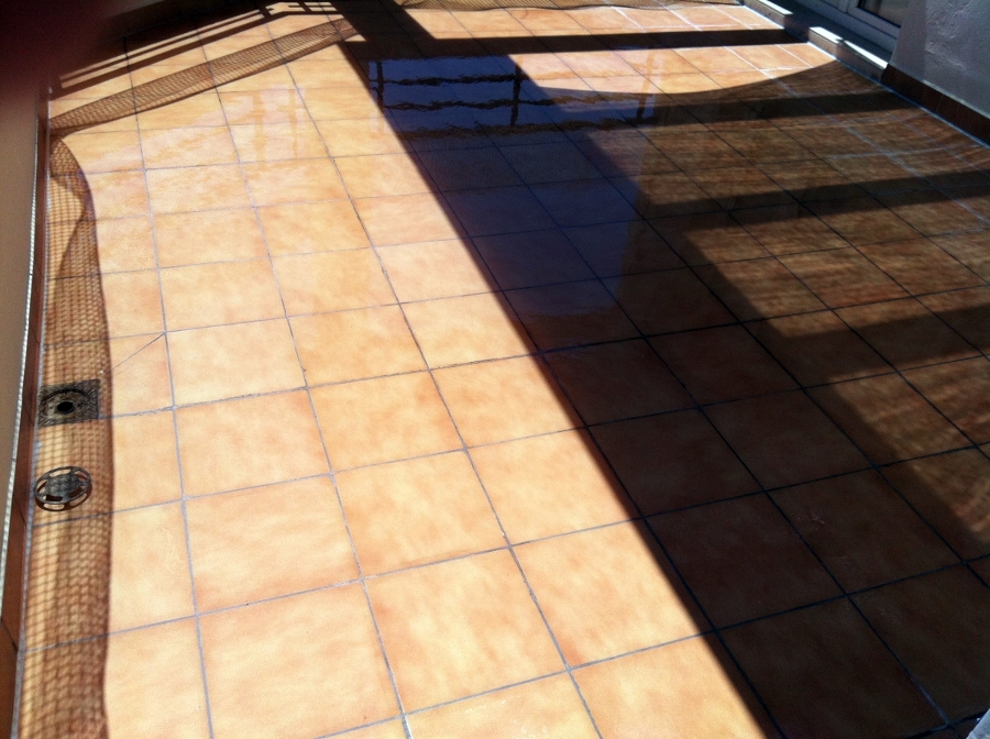 REHABILITACION DE TERRAZA CON MATERIAL IMPERMEABLE TRANSPARENTE Y TRANSITABLE