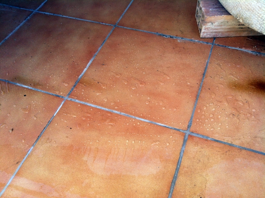 REHABILITACION DE TERRAZA CON MATERIAL IMPERMEABLE TRANSPARENTE Y TRANSITABLE