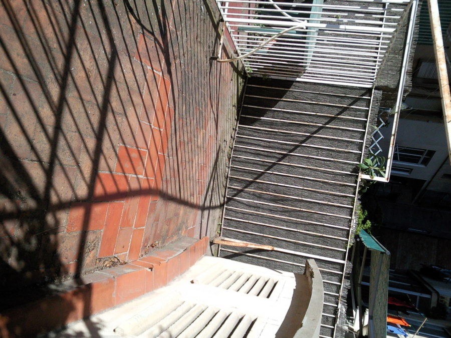 Rehabilitación de terrazas en pisos primero, fachada posterior de edificio plurifamiliar.