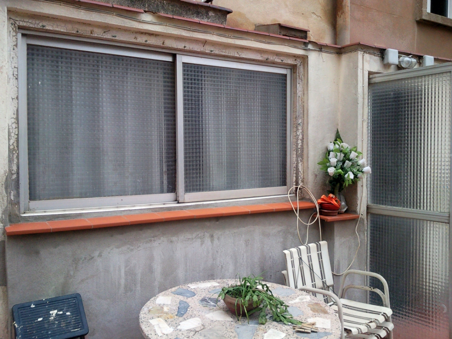 Rehabilitación de terrazas en pisos primero, fachada posterior de edificio plurifamiliar.