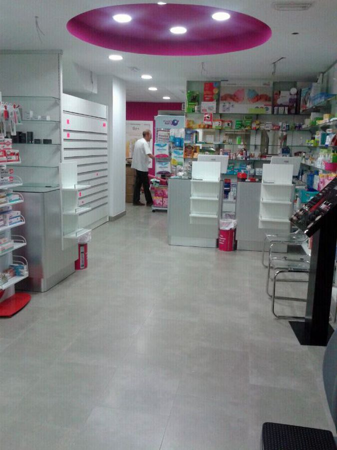 Rehabilitación de vivienda y local para Farmacia