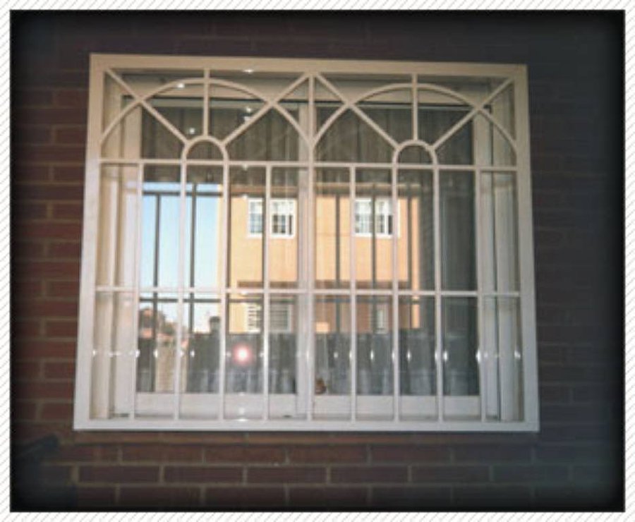 Reja de seguridad con pintado termolacado.