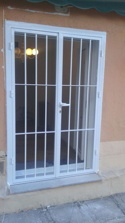 Rejas abatibles lacadas en color blanco