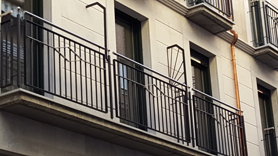 rejas estilo modernista