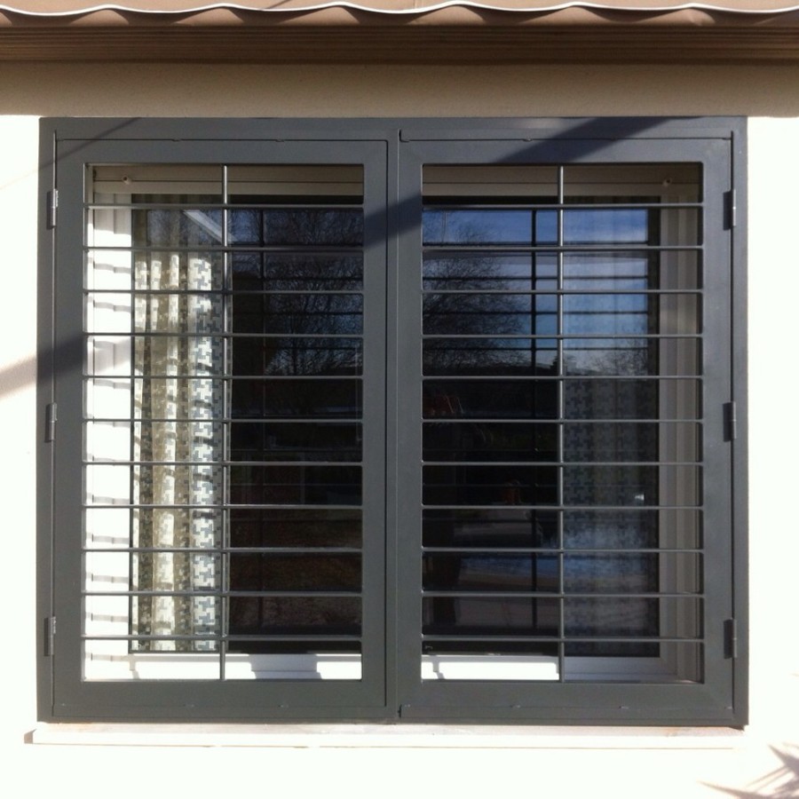 Rejas para ventana con abertura.