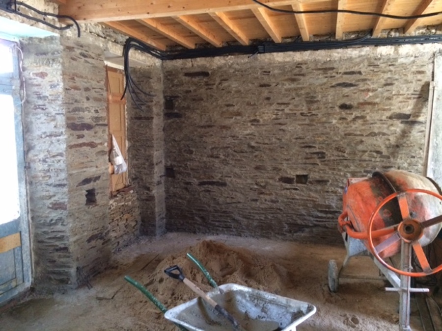 REJUNTADO DE PAREDES DE PIEDRA.