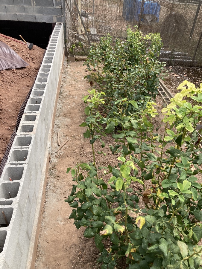 Relleno del muro con hormigón