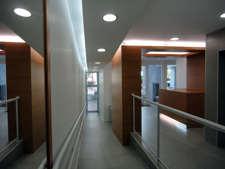 Remodelación de acceso a edificio de oficinas