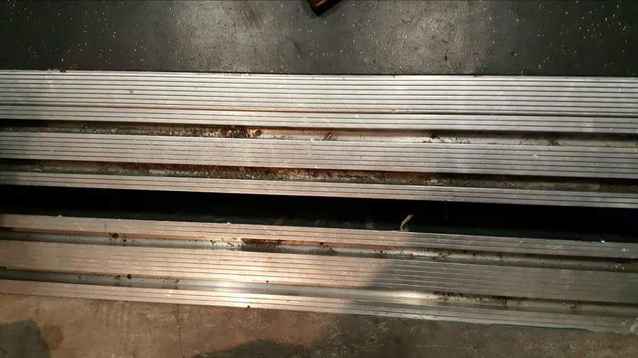 RENDIJAS ASCENSOR SUCIAS