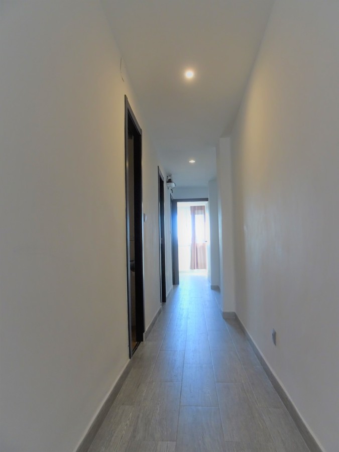 renovación electrica, puertas, suelo y alisamiento de paredes