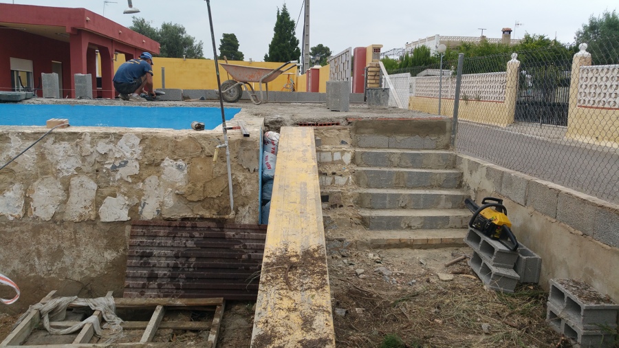 Renovando piscina y haciendo monocapa,murros 