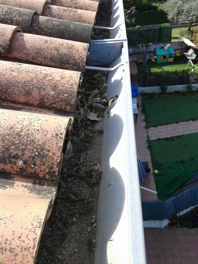 Reparacion canales pluviales y canalones / Reparació canals pluvials i canalons