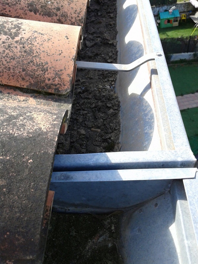 Reparacion canales pluviales y canalones / Reparació canals pluvials i canalons