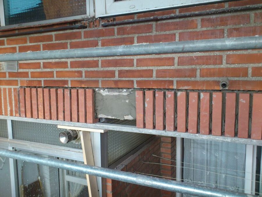 Reparación de cantos de forjado y dinteles de ladrillo caravista en Santander-Torrelavega