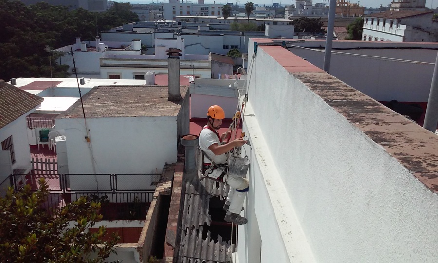 Reparacion de grieta en comunidad por filtracion de agua