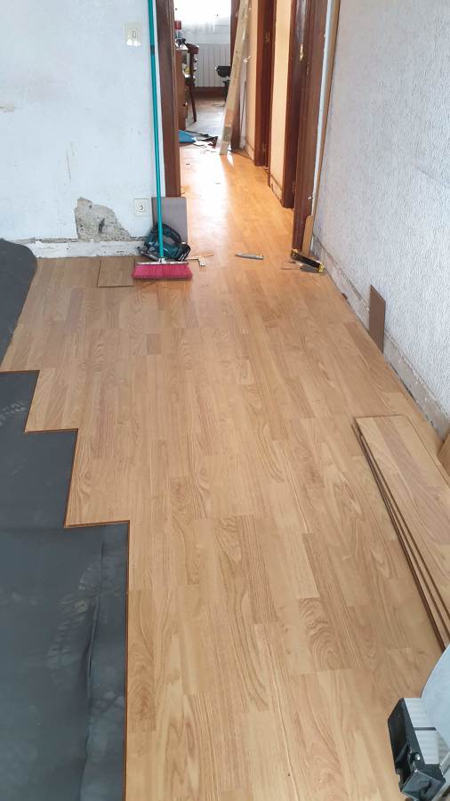 Reparación de suelo por fuga de agua.