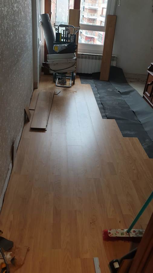 Reparación de suelo por fuga de agua.