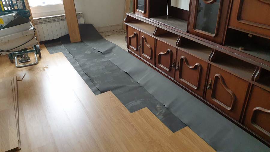 Reparación de suelo por fuga de agua.