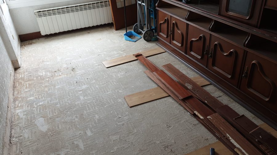 Reparación de suelo por fuga de agua.