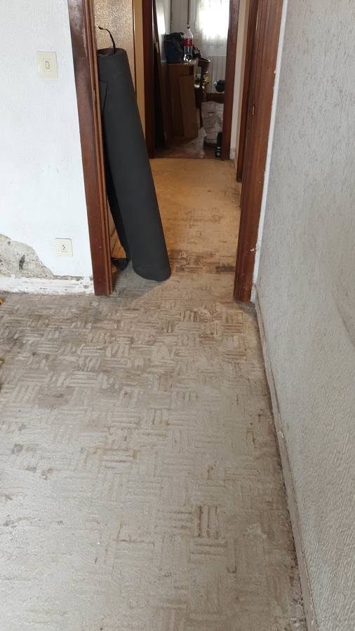 Reparación de suelo por fuga de agua.