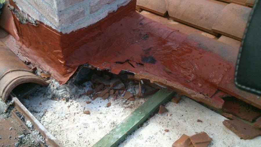 Reparación gotera en chimenea