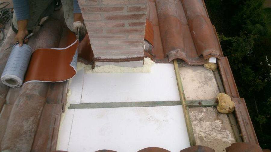 Reparación gotera en chimenea