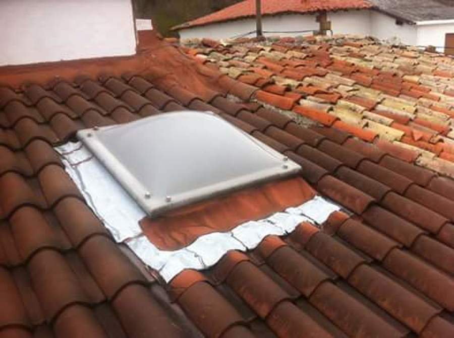 Reparación gotera en claraboya