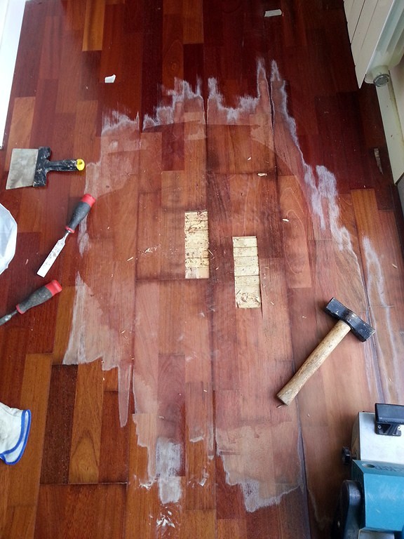 REPARACIÓN MANCHAS EN PARQUET FLOTANTE