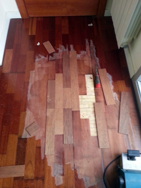 REPARACIÓN MANCHAS EN PARQUET FLOTANTE