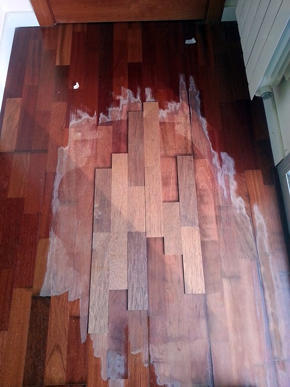 REPARACIÓN MANCHAS EN PARQUET FLOTANTE