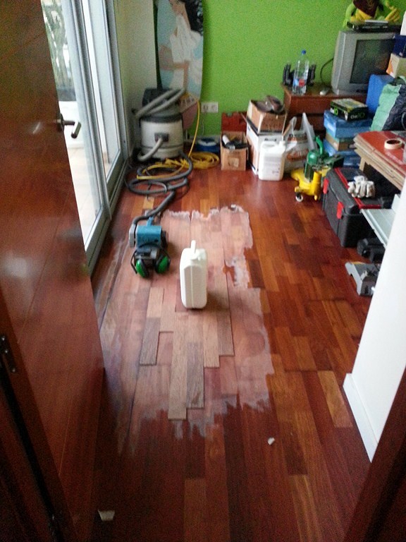 REPARACIÓN MANCHAS EN PARQUET FLOTANTE