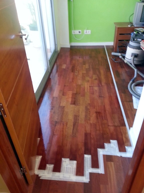 REPARACIÓN MANCHAS EN PARQUET FLOTANTE