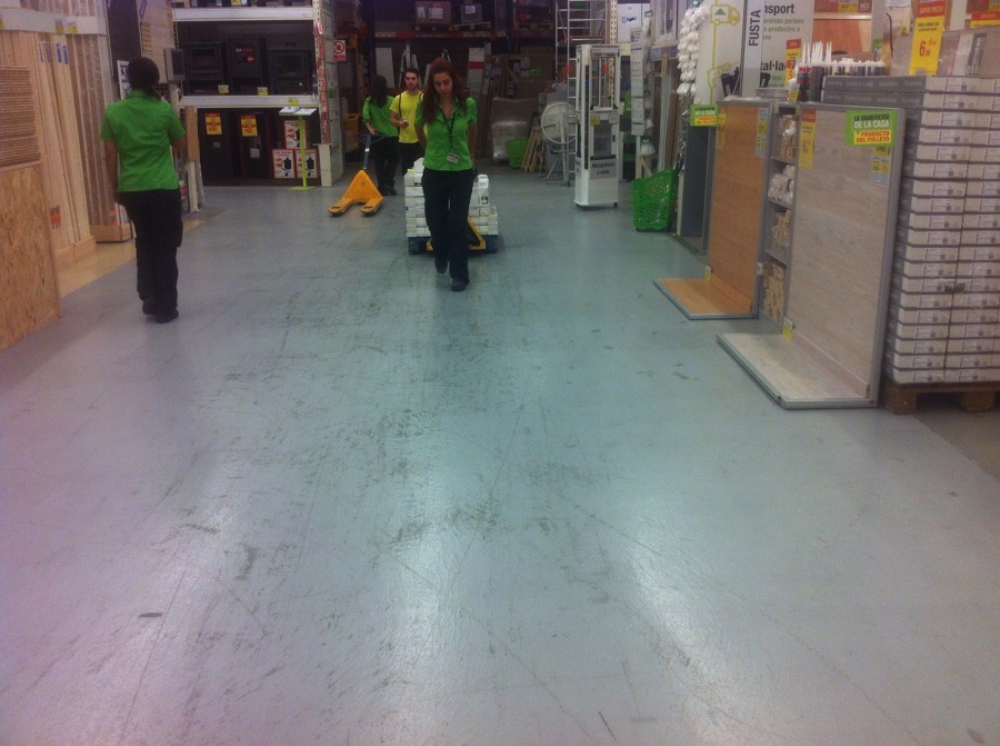 Reparación pavimento tienda Leroy Merlin -Antes