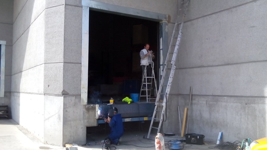 Reparación puerta y muelle de carga