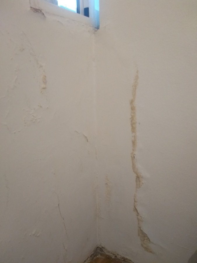 Reparar paredes agrietadas y con humedad