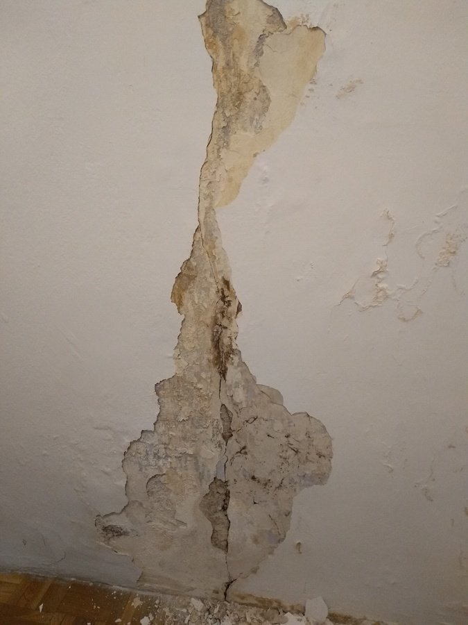 Reparar paredes agrietadas y con humedad