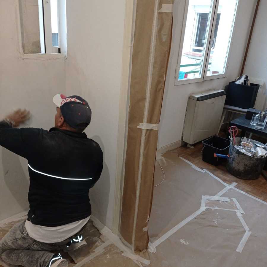 Reparar paredes agrietadas y con humedad