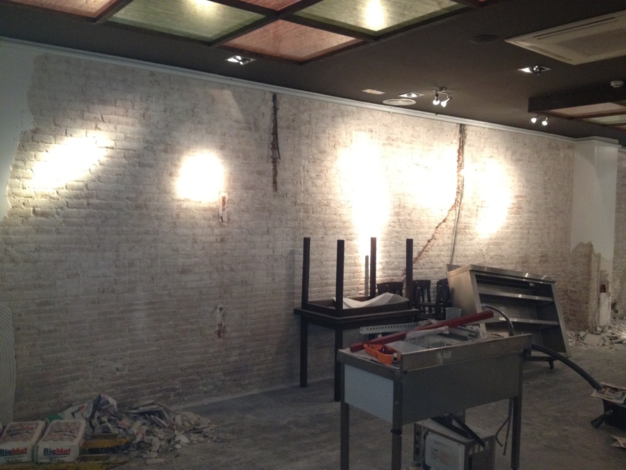 Repicado de yeso para descubrir el tocho cerámico rústico