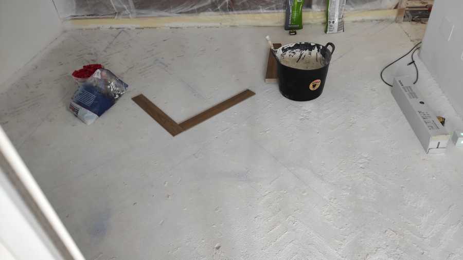 REPLANTEO SOLADO DE GRES EN ESPIGA