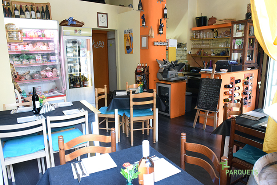 Restaurante con parquet